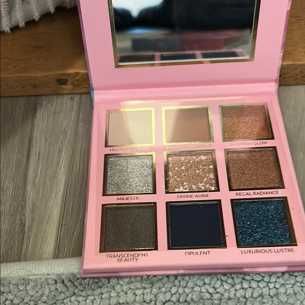 Luxurious Lustre Eyeshadow Palette by Unknown Brand